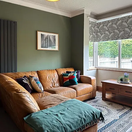 3 Bedroom 4 Bed Townhouse - Free Parking - Get In Touch For Personalised Quotes Holiday home Leeds (West Yorkshire)