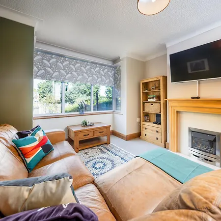 Holiday home 3 Bedroom 4 Bed Townhouse - Free Parking - Get In Touch For Personalised Quotes Leeds (West Yorkshire)