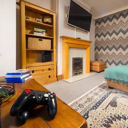 3 Bedroom 4 Bed Townhouse - Free Parking - Get In Touch For Personalised Quotes Leeds (West Yorkshire)